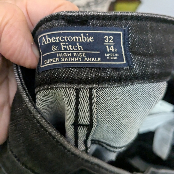 NWT Abercrombie & Fitch jeans - Picture 5 of 8